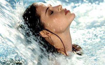 woman-in-water